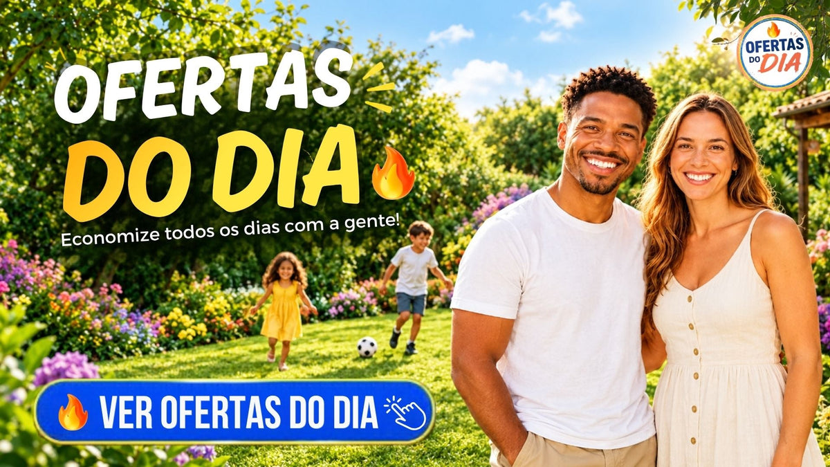 Casal sorridente em jardim ensolarado com crianças ao fundo — Ofertas do Dia: economize todos os dias com a gente