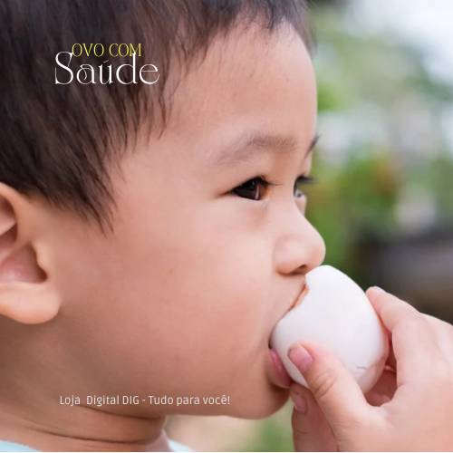 Na imagem: Criança oriental saboreando um delicioso ovo cozido no Cozedor de ovos elétrico a vapor! Com os dizeres: Ovo com Saúde! Não perca tempo e adquira já o seu cozedor de ovos na Loja Digital DIG! #LDD