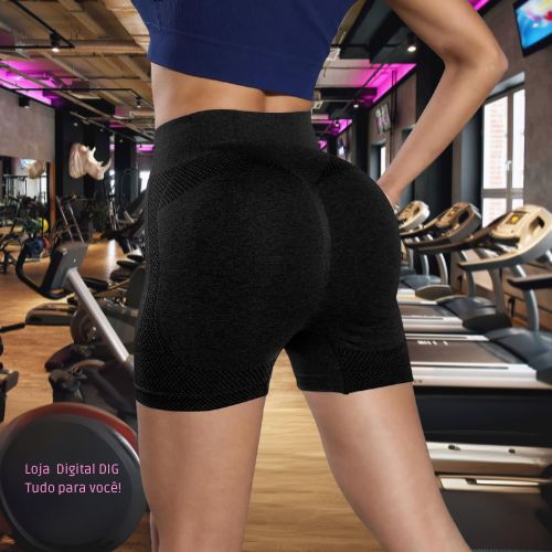 Treine com total liberdade de movimento. Nosso Short Yoga Feminino preto da Loja Digital - DIG é ideal para academia, oferecendo elasticidade e conforto. Feito com 90% poliamida e 10% elastano. Adquira já o seu!