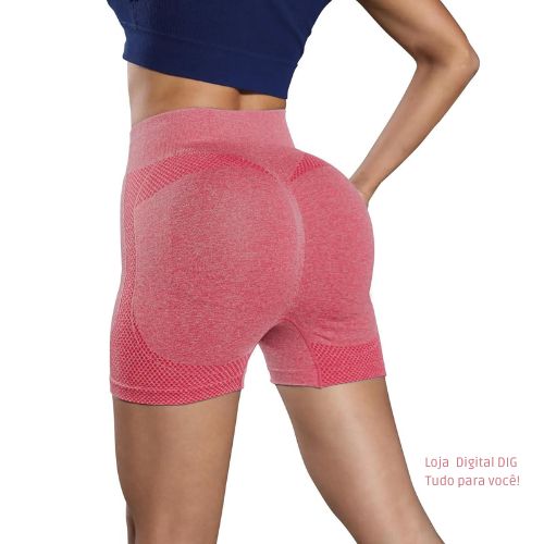 Na foto em  destaque: Exiba confiança e estilo na academia com nosso Short Yoga Feminino vermelho da Loja Digital - DIG! Feito para conforto supremo em cada movimento. Garanta o seu agora e transforme seus treinos!